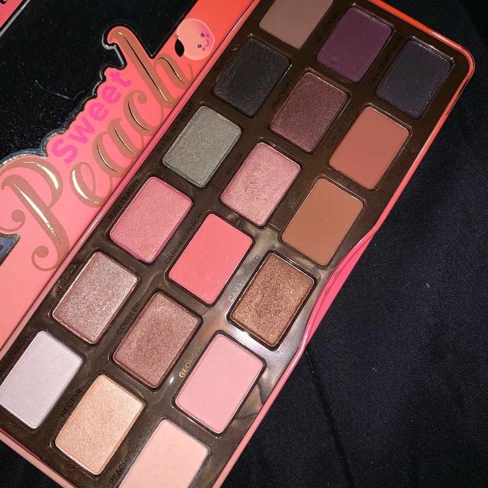 Two Faced Sweet Peach Palette